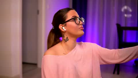 Snapshot of aryadeluna chatting on November 26, 7:26 pm Lunaa online show from November 26, 7:26 pm