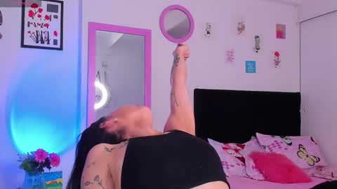 Snapshot of aryane_art_ chatting on February 12, 12:05 am carol online show from February 12, 12:05 am