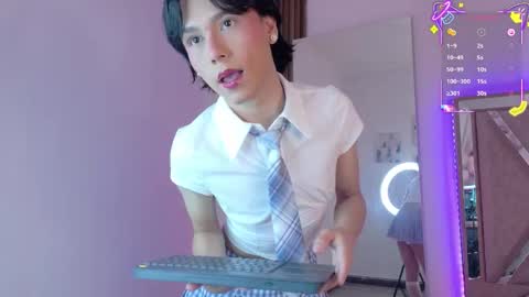 Snapshot of ash_femboy chatting on October 29, 9:38 pm Ash Femboy online show from October 29, 9:38 pm