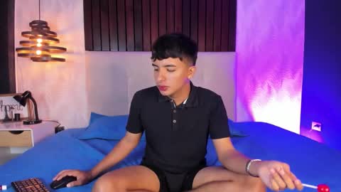 Snapshot of ash_russell chatting on January 13, 7:41 pm ash_russell online show from January 13, 7:41 pm