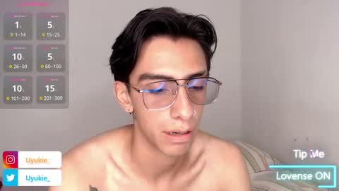 Snapshot of ash_v1 chatting on November 7, 11:16 pm Ash online show from November 7, 11:16 pm