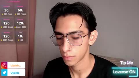 Snapshot of ash_v1 chatting on November 12, 11:58 pm Ash online show from November 12, 11:58 pm