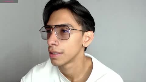 Snapshot of ash_v1 chatting on December 16, 10:15 pm Ash online show from December 16, 10:15 pm