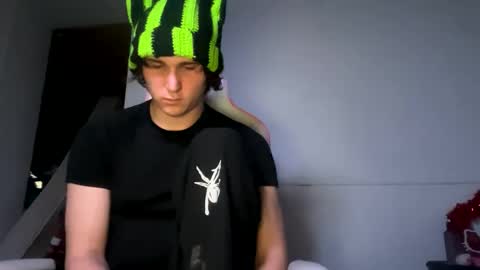 Snapshot of ashbuyersss chatting on February 6, 2:00 am ashbuyersss online show from February 6, 2:00 am