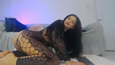 Snapshot of ashleeycherrie chatting on November 11, 6:02 am Iris online show from November 11, 6:02 am