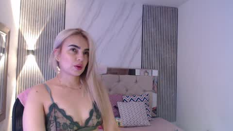 ashley__tylor online show from April 5, 1:36 am