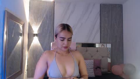 ashley__tylor online show from May 15, 12:23 pm