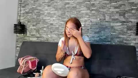 ASLEY AND ASH online show from October 27, 8:57 pm