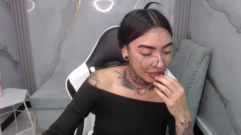 Snapshot of ashley_blum_v chatting on October 29, 8:21 pm ashley_blum_v online show from October 29, 8:21 pm