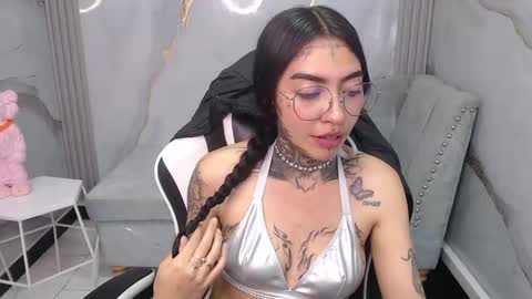 Snapshot of ashley_blum_v chatting on October 31, 1:17 am ashley_blum_v online show from October 31, 1:17 am