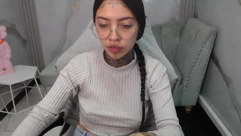 Snapshot of ashley_blum_v chatting on October 31, 2:07 pm ashley_blum_v online show from October 31, 2:07 pm