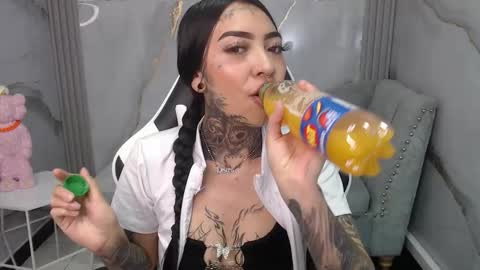 Snapshot of ashley_blum_v chatting on November 6, 8:10 pm ashley_blum_v online show from November 6, 8:10 pm