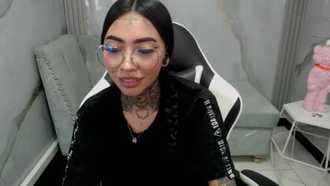 Snapshot of ashley_blum_v chatting on November 28, 10:01 pm ashley_blum_v online show from November 28, 10:01 pm