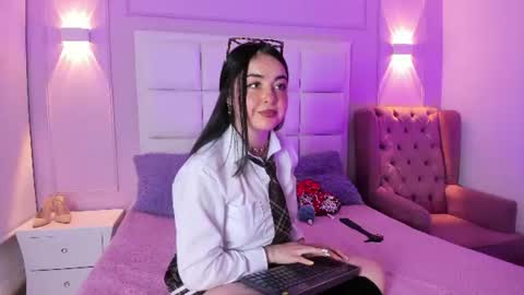 Snapshot of ashley_petit chatting on July 18, 1:26 pm ashley_petit online show from July 18, 1:26 pm