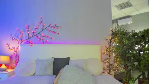 AshleyJonse online show from April 8, 5:07 am