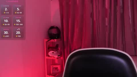 Ashley Lauren online show from December 20, 5:14 am