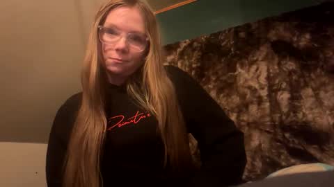 ashleyynicholee online show from December 15, 11:42 pm