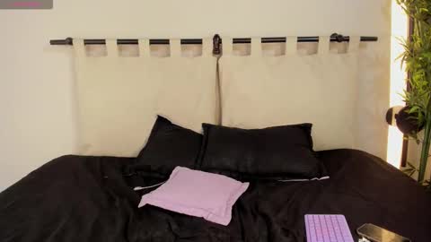 ashly_jones_ online show from December 16, 4:28 am