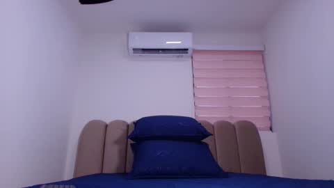 Snapshot of ashly_miller2 chatting on December 2, 12:21 pm Ashly online show from December 2, 12:21 pm