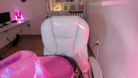 Ashly online show from July 18, 1:26 pm