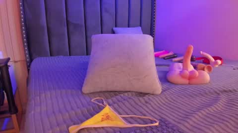 ashlye_miller_ online show from February 11, 7:02 am