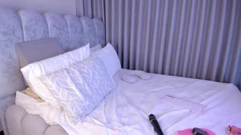 Paula Baleta  online show from February 4, 12:49 am