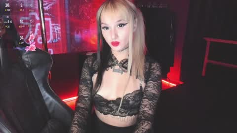 Snapshot of ashmila chatting on January 24, 10:11 am Mila online show from January 24, 10:11 am