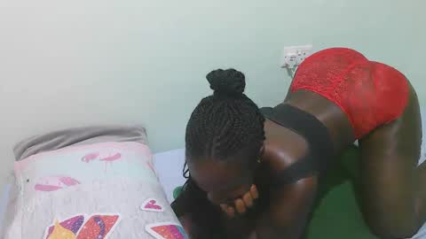 ashyneil_ online show from May 13, 9:17 am