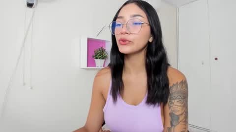 Camila online show from December 3, 1:10 pm