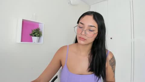 Camila online show from December 17, 1:49 pm