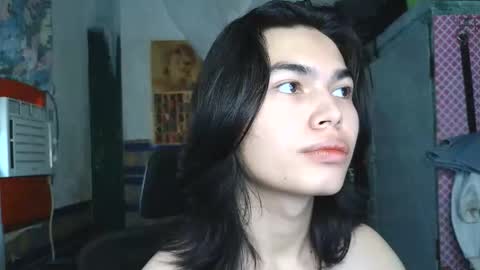 asian_babyboi online show from April 9, 6:19 am