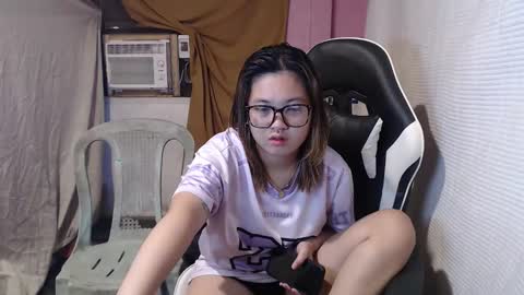 Snapshot of asian_honey69 chatting on September 17, 5:25 pm bb girl online show from September 17, 5:25 pm