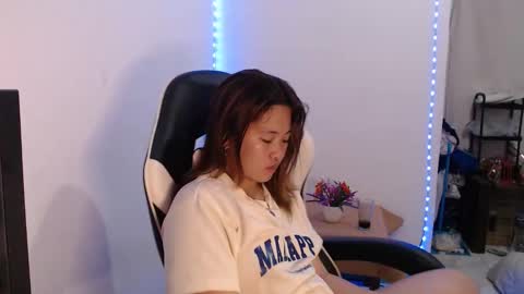 Snapshot of asian_honey69 chatting on November 11, 9:09 am bb girl online show from November 11, 9:09 am