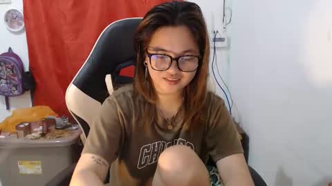 Snapshot of asian_honey69 chatting on December 19, 2:29 am bb girl online show from December 19, 2:29 am