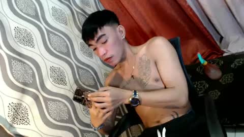 Snapshot of asian_kimxxx chatting on January 13, 9:42 pm don online show from January 13, 9:42 pm