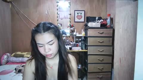 Snapshot of asian_llory chatting on September 18, 12:01 am asian_llory online show from September 18, 12:01 am