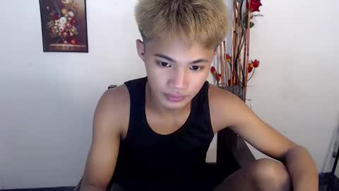 Snapshot of asian_lover05 chatting on September 23, 11:02 am asian_lover05 online show from September 23, 11:02 am