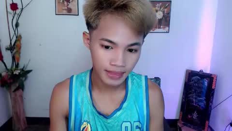 Snapshot of asian_lover05 chatting on September 25, 3:49 pm asian_lover05 online show from September 25, 3:49 pm