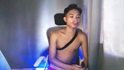 Snapshot of asian_mjxx chatting on May 29, 6:33 am cCALL ME MJ online show from May 29, 6:33 am