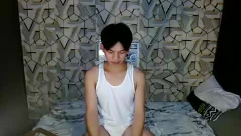 Snapshot of asian_wayne chatting on December 9, 8:00 am wayne online show from December 9, 8:00 am