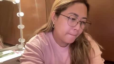Snapshot of asianbunny10 chatting on May 20, 3:29 pm Curvy online show from May 20, 3:29 pm