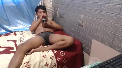 Snapshot of asianbutler69 chatting on November 29, 12:13 am LUKEY online show from November 29, 12:13 am