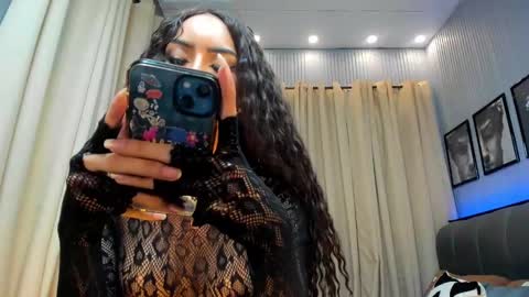 Snapshot of asianhugecockcindy chatting on December 21, 9:01 am asianhugecockcindy online show from December 21, 9:01 am