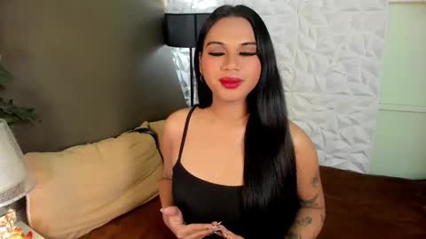 Snapshot of asianhugecockjulia1 chatting on November 6, 9:43 am JULIA online show from November 6, 9:43 am