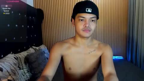 Snapshot of asianhugescott chatting on December 1, 3:50 pm VICTORIA SCOTT online show from December 1, 3:50 pm