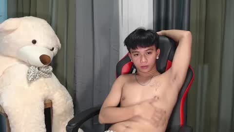 Snapshot of asianhunk_zam chatting on December 13, 1:44 pm Zam online show from December 13, 1:44 pm