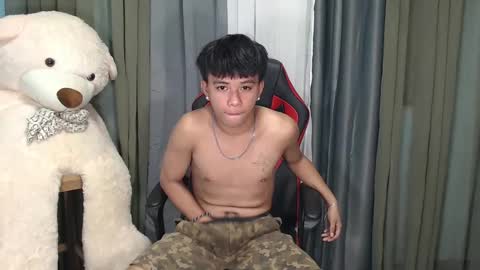 Snapshot of asianhunk_zam chatting on December 16, 2:05 pm Zam online show from December 16, 2:05 pm