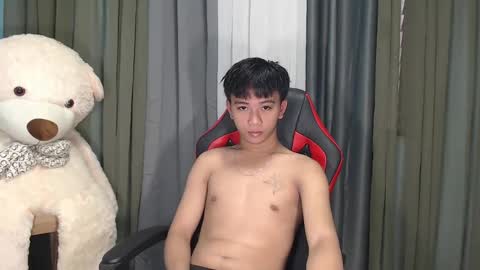 Snapshot of asianhunk_zam chatting on December 18, 8:09 am Zam online show from December 18, 8:09 am