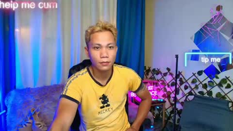 Snapshot of asianprince21 chatting on May 4, 1:56 am Prince online show from May 4, 1:56 am