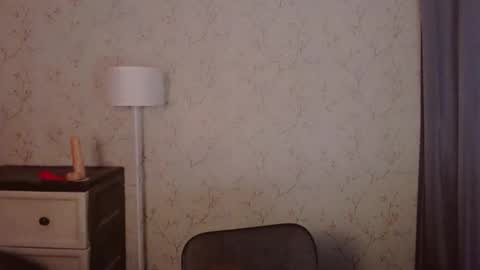 kisses online show from April 1, 2:25 pm